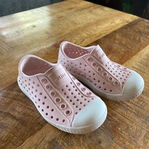 Native Shoes Pink Size 6